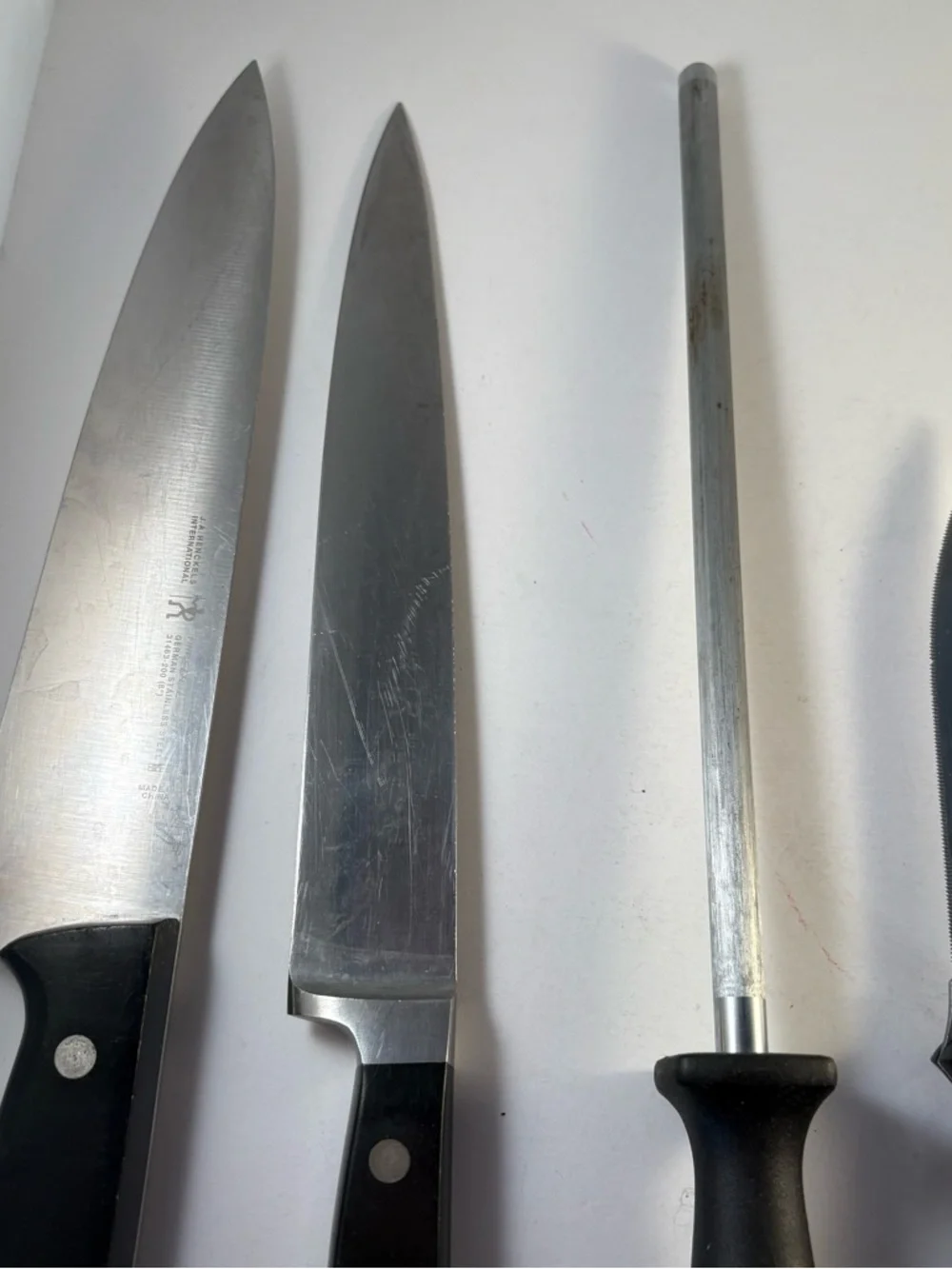Lot 7 JA Henckels Assorted Knives And Sharpener Eversharp / Fine Edge Pro Steak